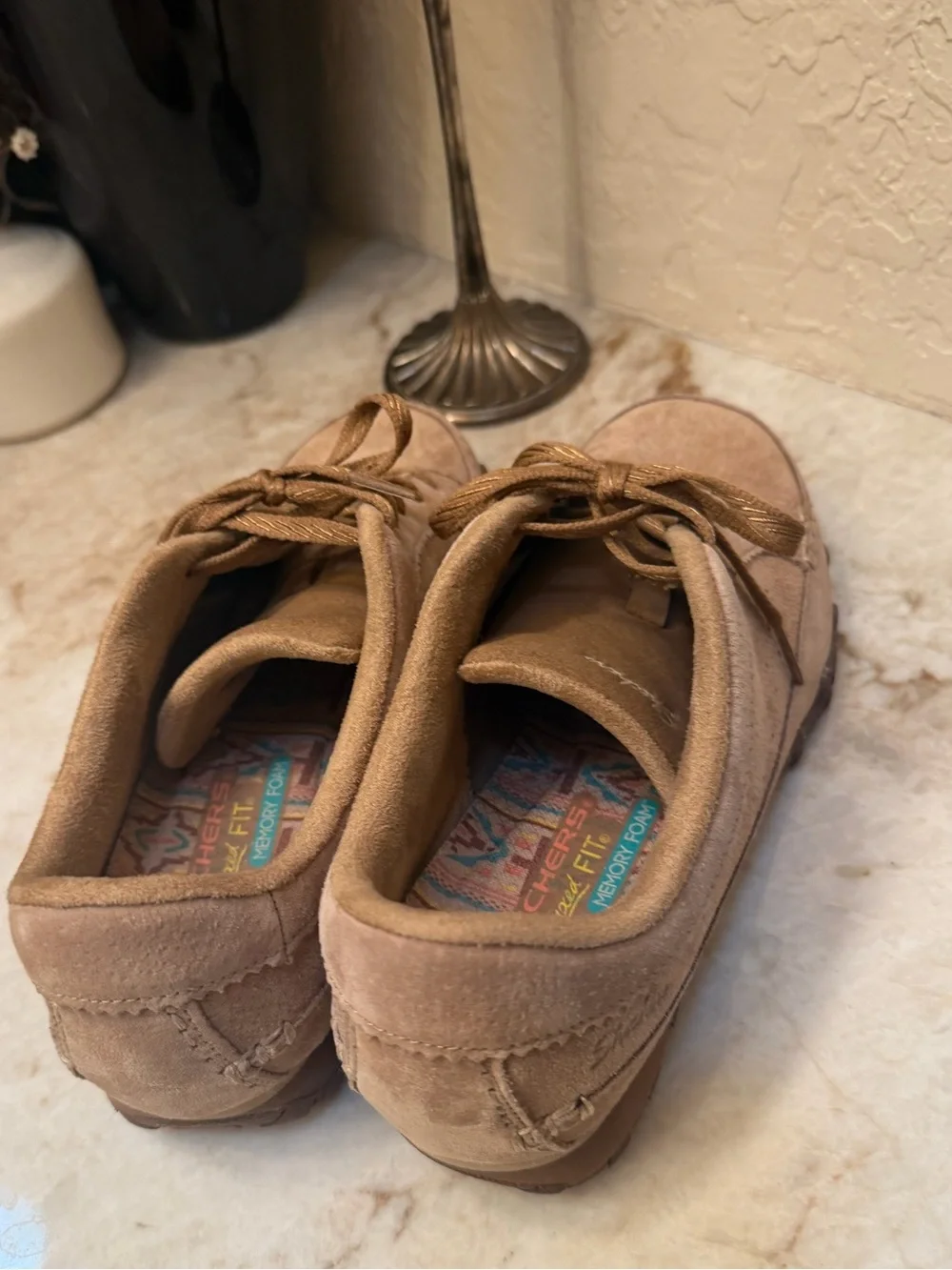 Skechers suede leather womens shoes sz 8